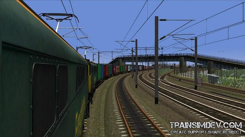 Class 86 leaves Parkeston Quay